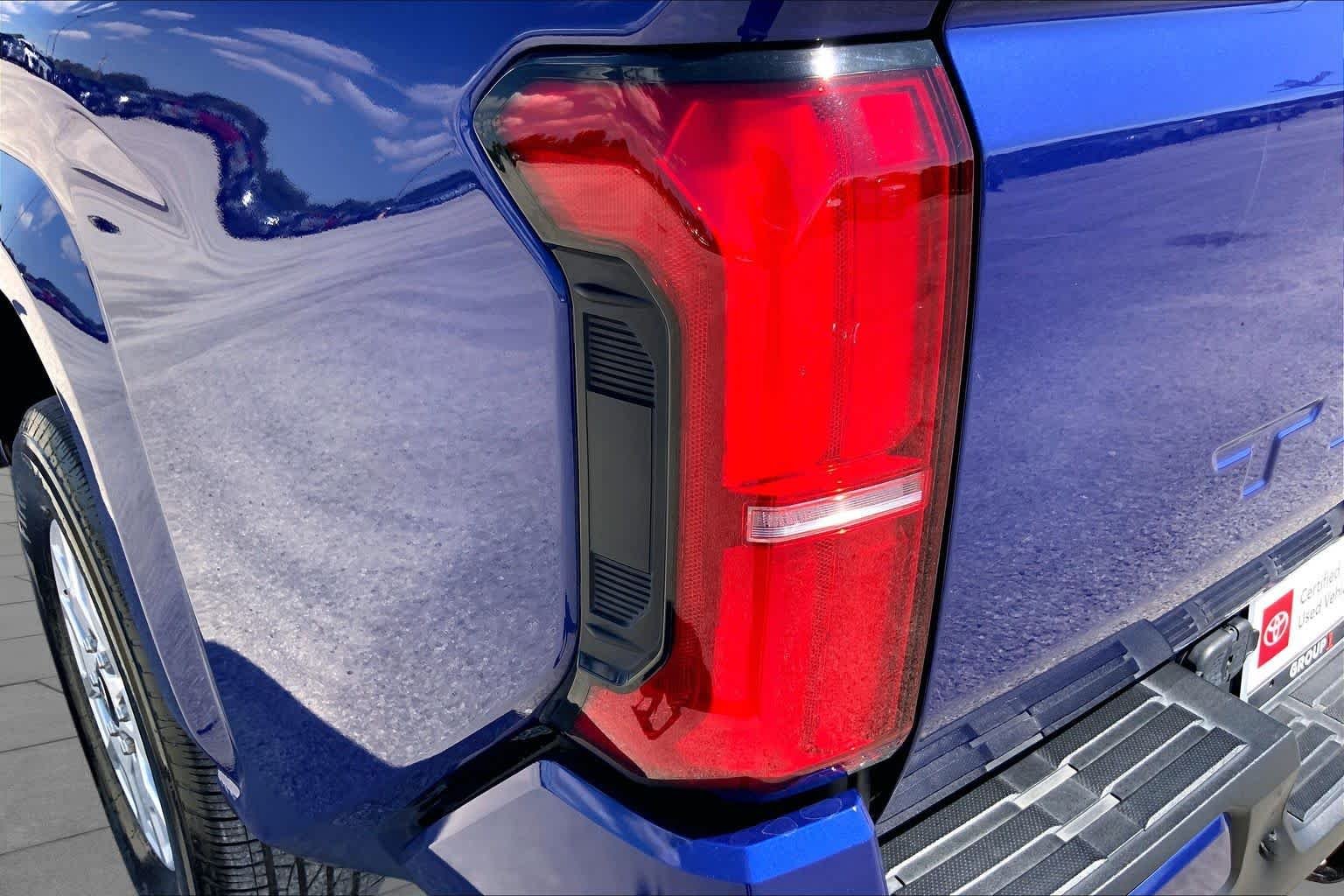 Used 2025 Blue Crush Metallic Toyota SR5 image 28