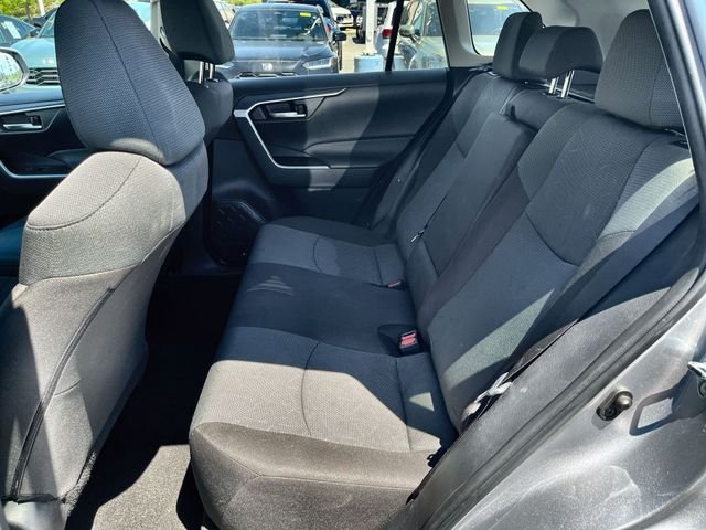 2025 Toyota RAV4 XLE - Photo 25