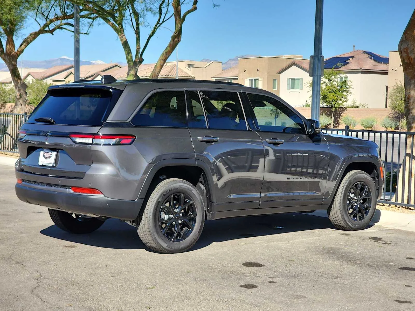 New 2026 Baltic Gray Metallic Clear-Coat Exterior Paint Jeep Laredo Altitude image 8