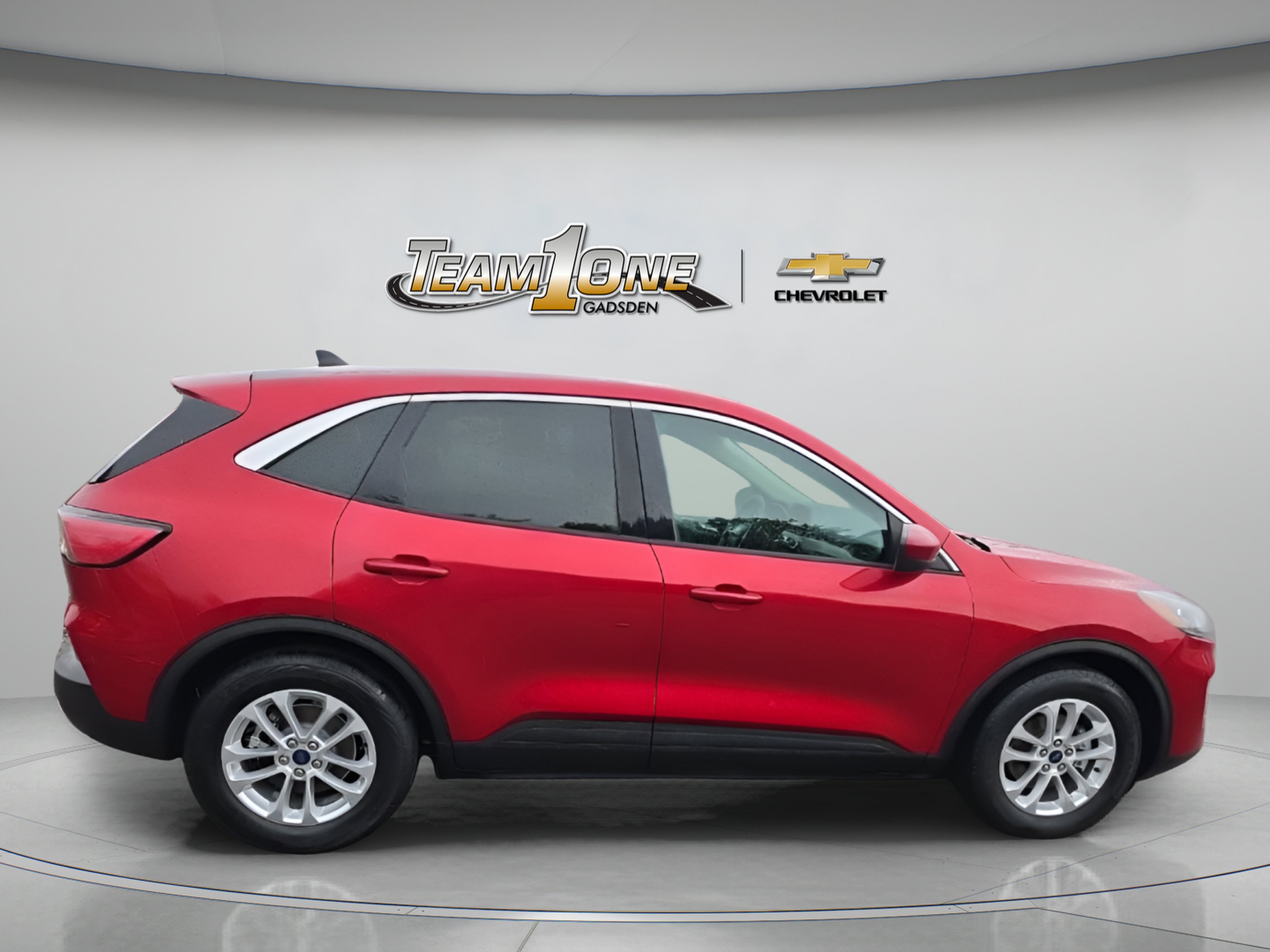 Used 2020 Red Ford SE image 8