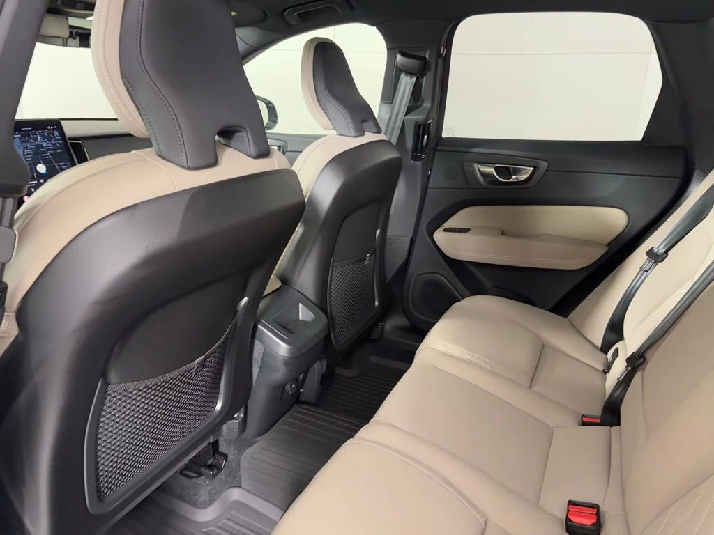 2026 Volvo XC60 Plus - Photo 38