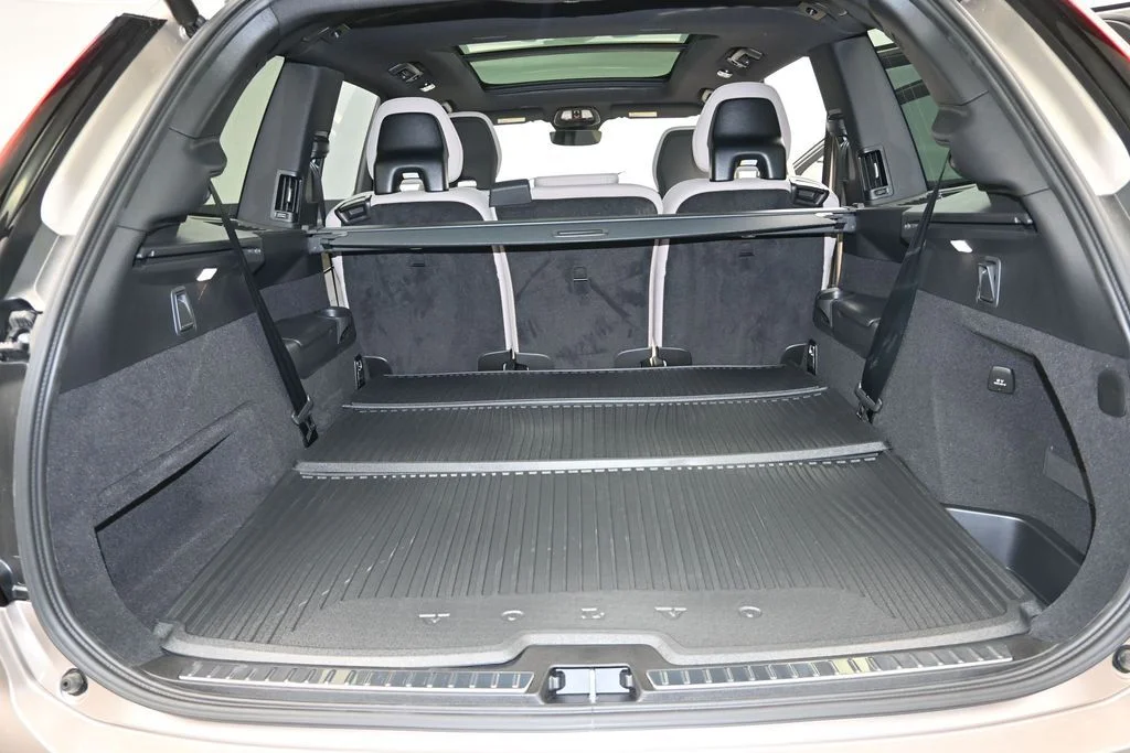 Used 2026 Bright Dusk Volvo Plus image 16