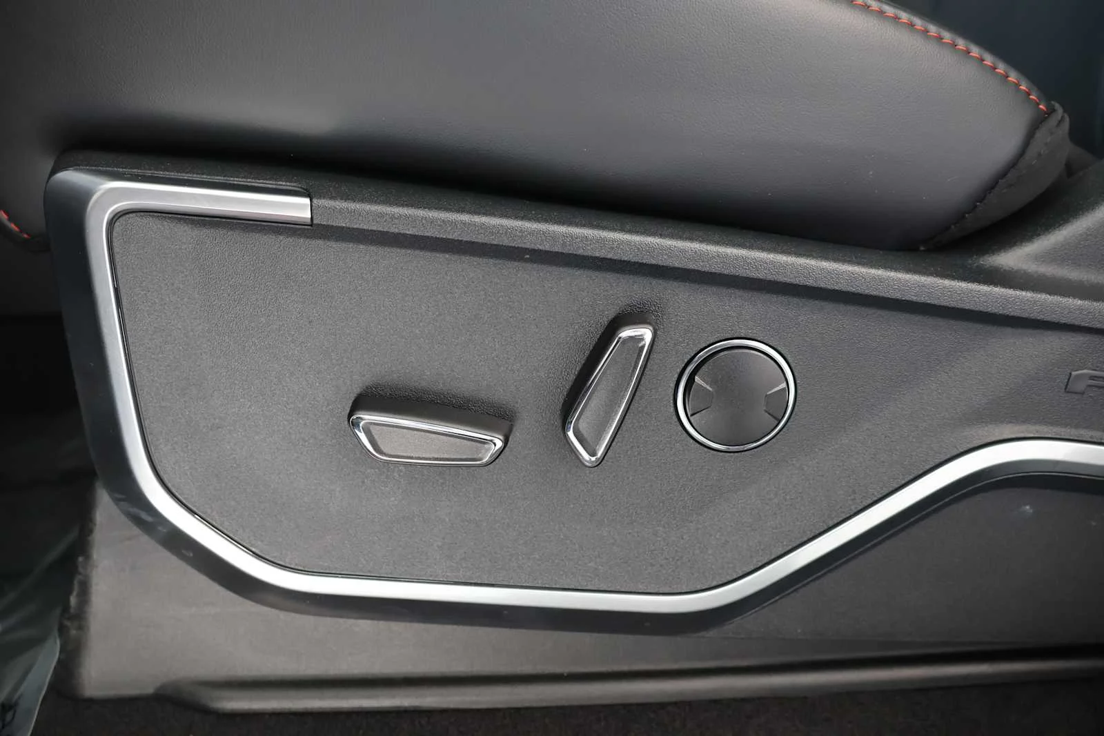 Used 2025 Agate Black Metallic Ford Raptor image 13