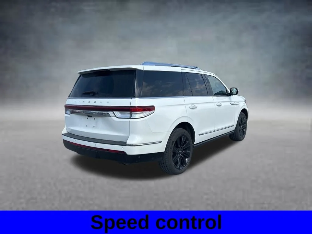 Used 2023 White Metallic Lincoln Reserve image 13