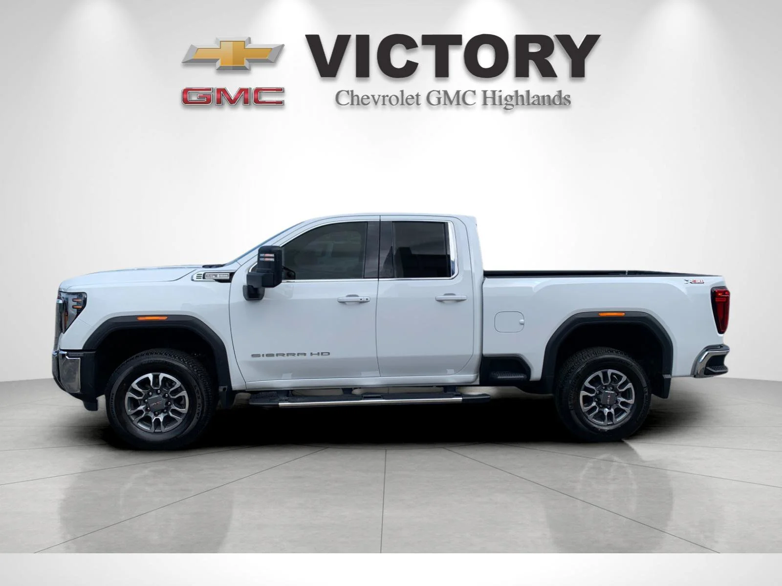 Used 2025 Summit White GMC SLE image 6