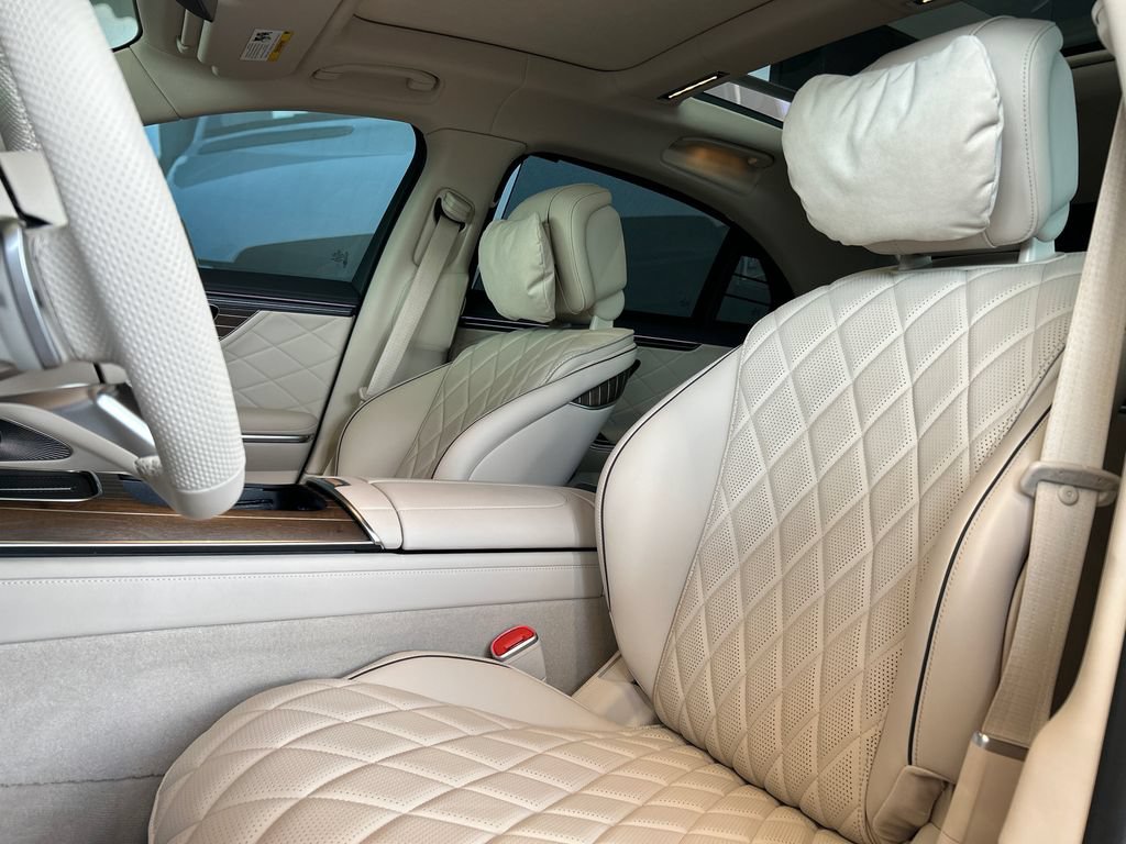 New 2027 MANUFAKTUR Moonlight White Metallic Mercedes-Benz S 580 image 39