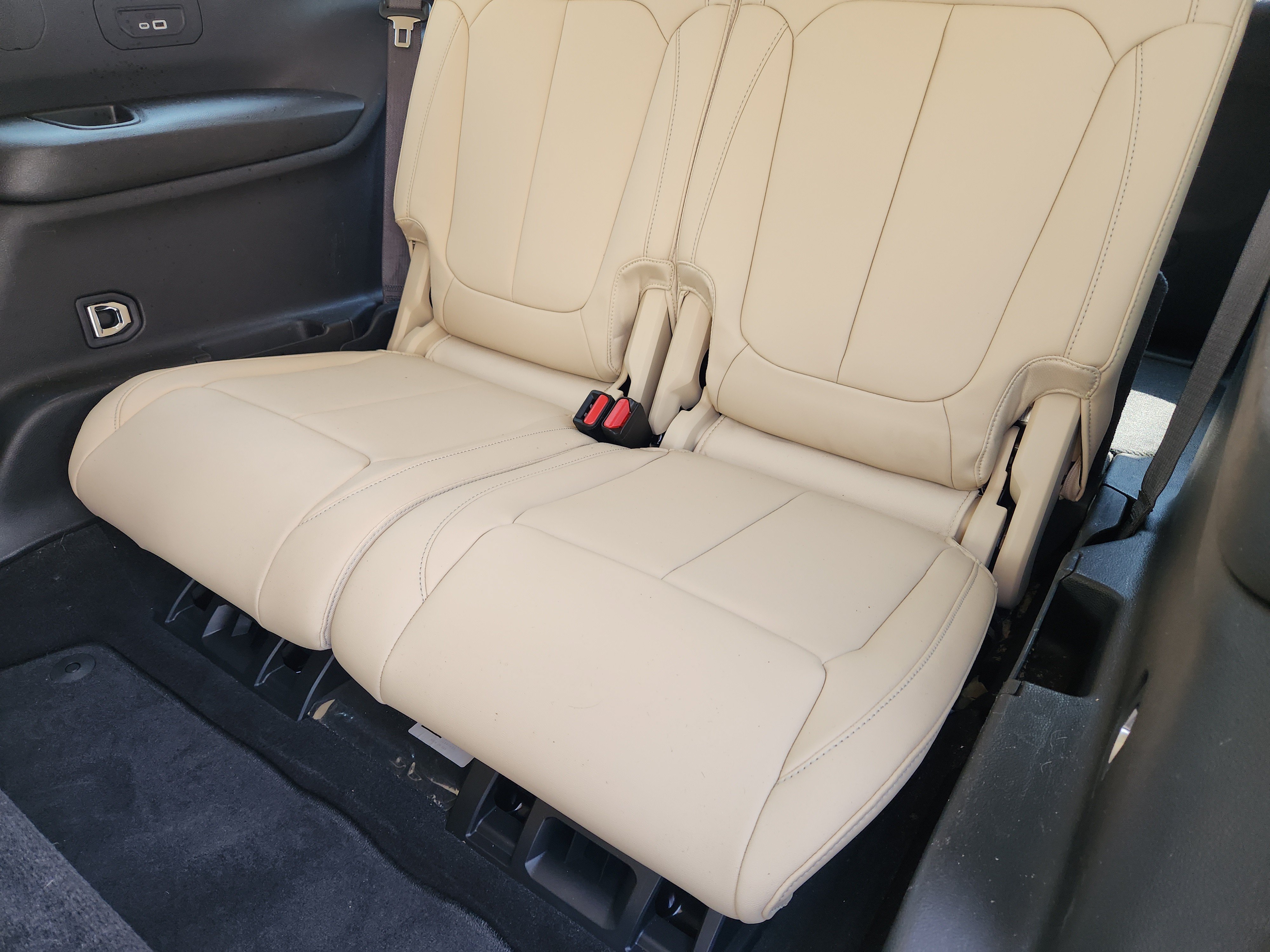 Used 2021 Rocky Mountain Pearlcoat Jeep Limited image 33