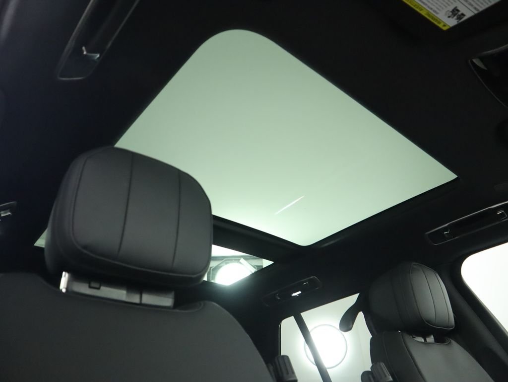 New 2026 Fuji White Land Rover SE image 20