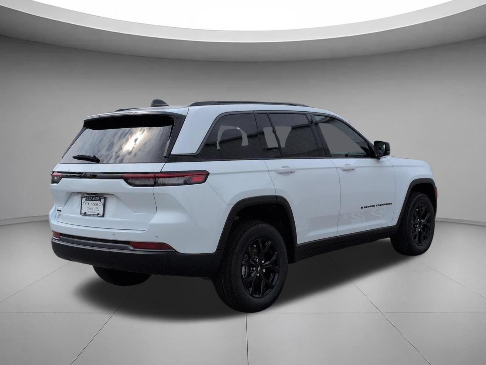 New 2026 Bright White Clear-Coat Exterior Paint Jeep Laredo Altitude image 5