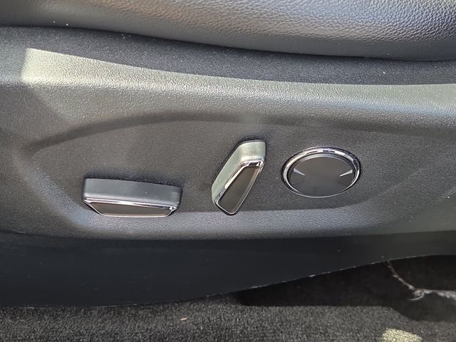 Used 2018 Burgundy Ford XLT image 16
