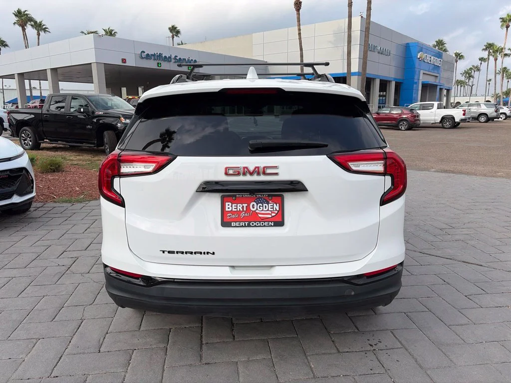 Used 2023 SUMMIT WHITE GMC SLE image 5