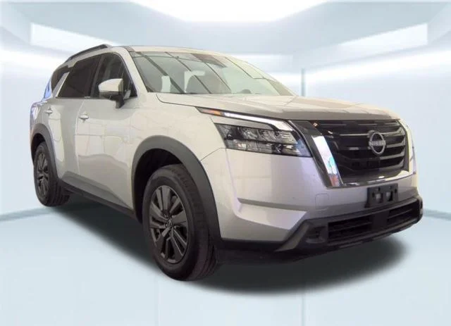 Used 2024 Silver Nissan SV image 5