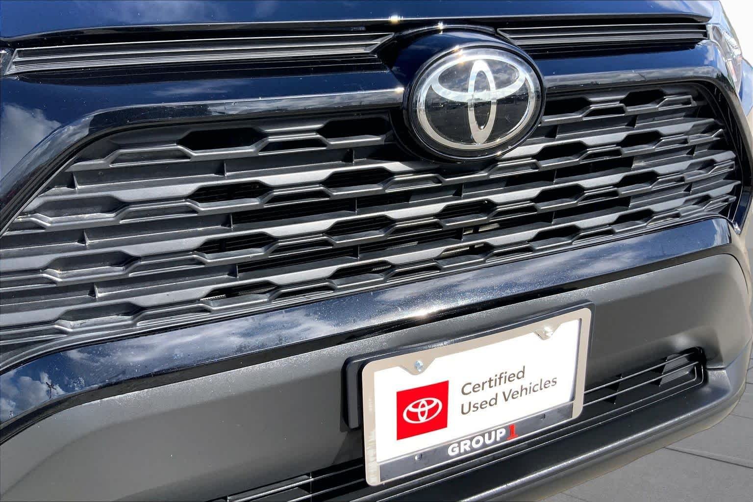 Used 2025 Midnight Black Metallic Toyota XLE image 29