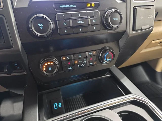 Used 2020 Black Metallic Ford XLT image 24