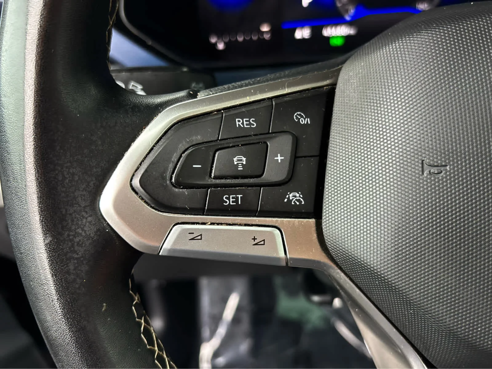 Certified Used 2023 Deep Black Pearl Volkswagen SE image 15