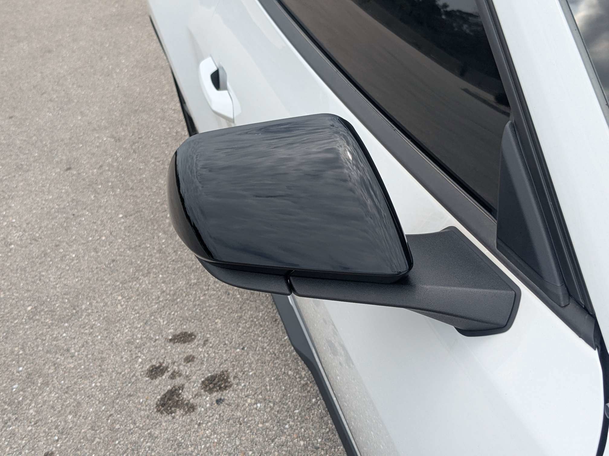 Used 2025 Oxford White Ford GT Premium image 12