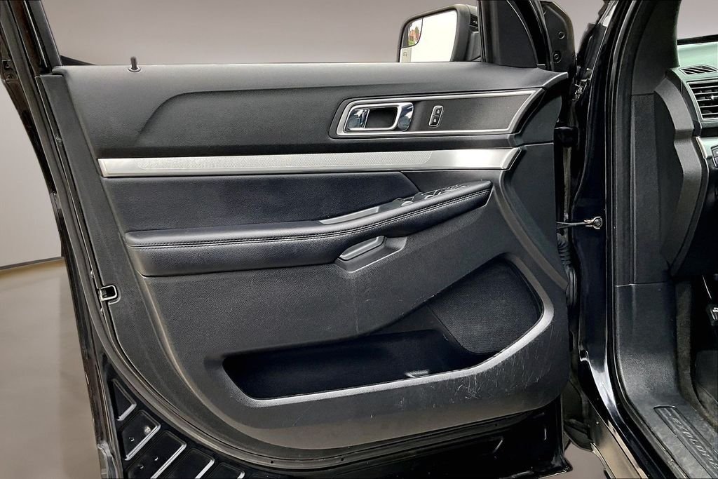 Used 2017 Black Ford XLT image 18