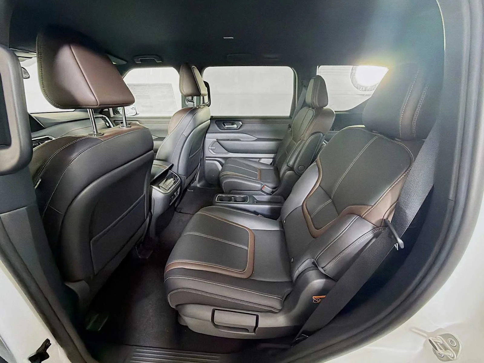New 2026 Aspen White TriCoat Nissan SL image 5