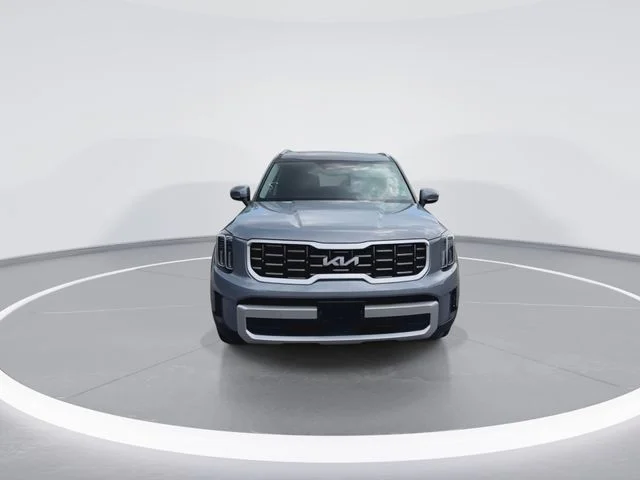 Used 2025 Silver Kia S image 4