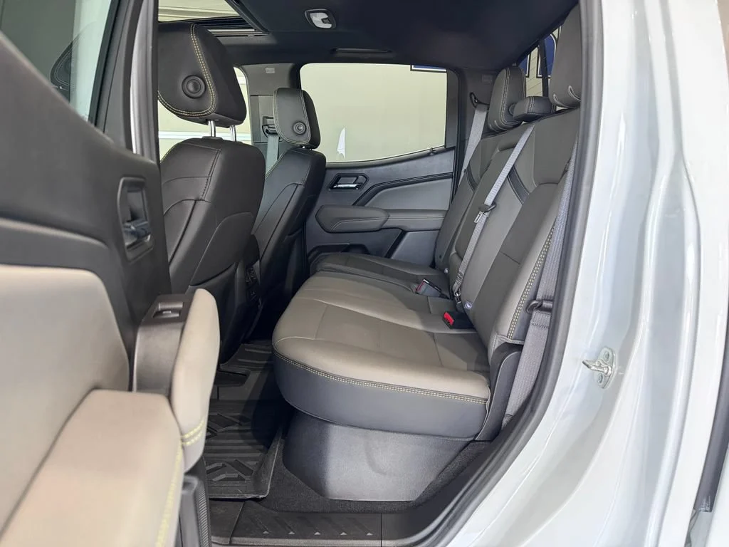 2025 Chevrolet Colorado ZR2 - Photo 10