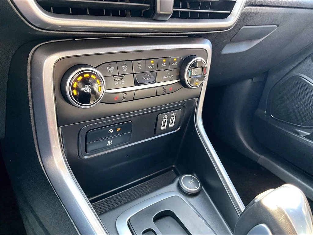 Used 2022 Blue Ford SE image 32