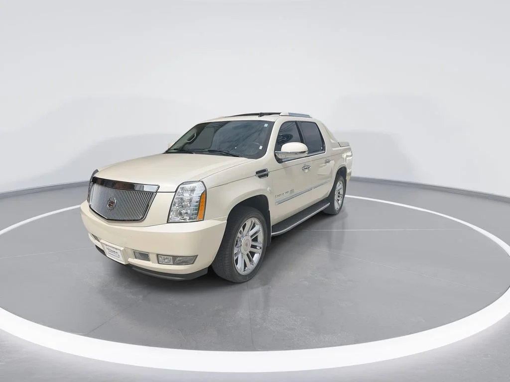Used 2007 White Cadillac Base image 4