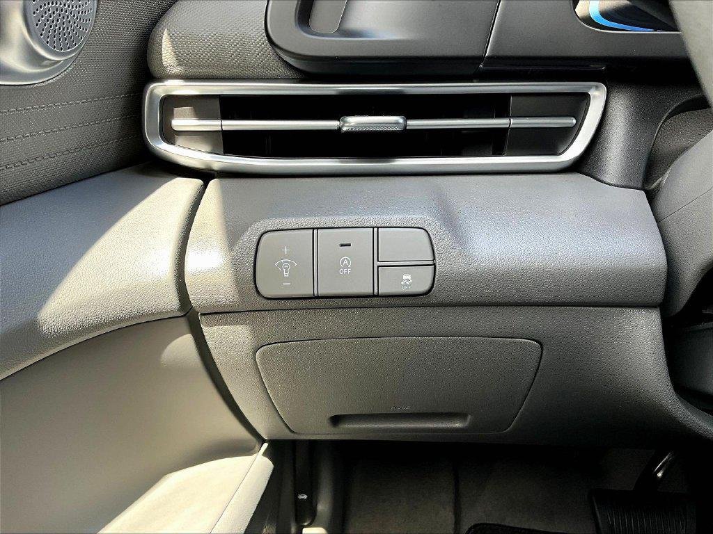 New 2026 White Hyundai SE image 14