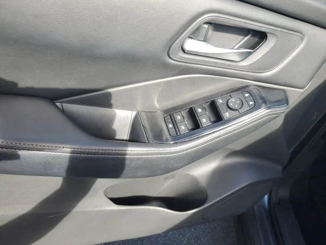 Used 2024 Gray Nissan SV image 13