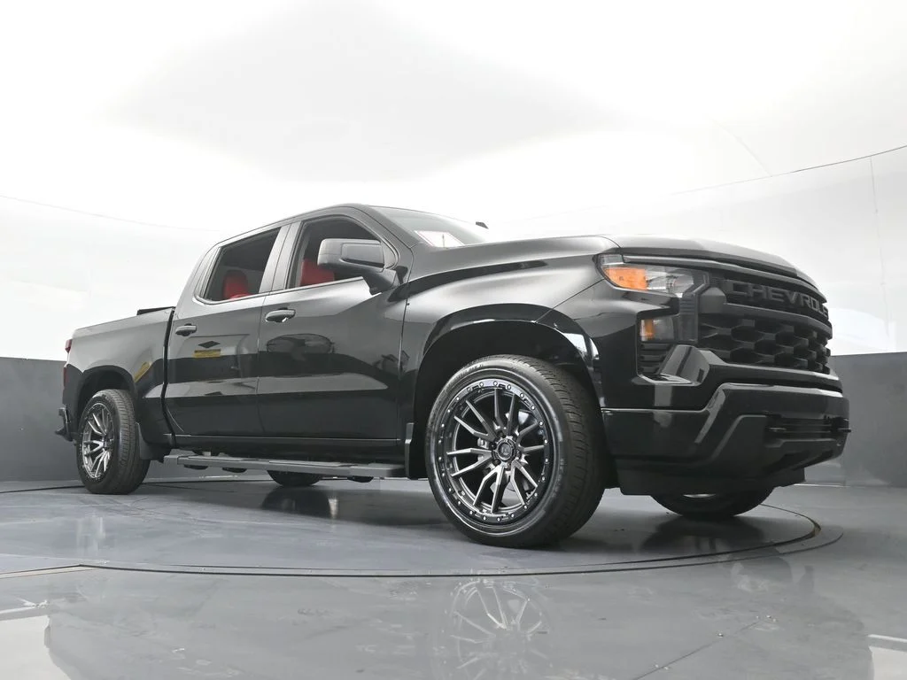 Used 2022 Black Chevrolet Custom image 61