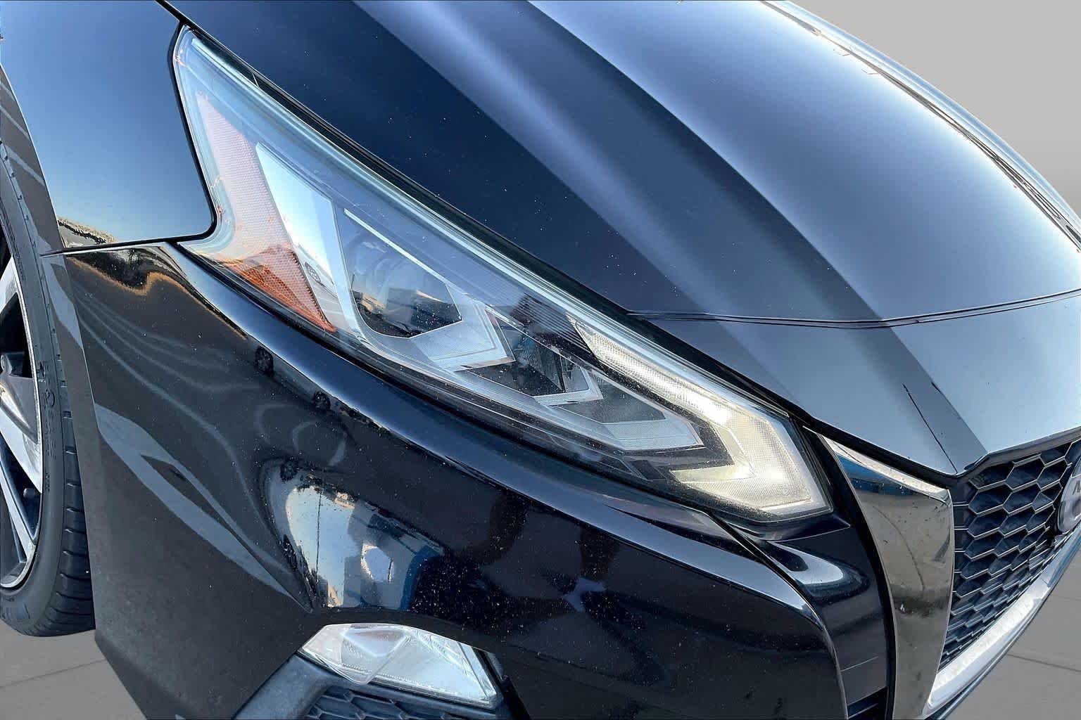 Used 2020 Super Black Nissan 2.5 SR image 25