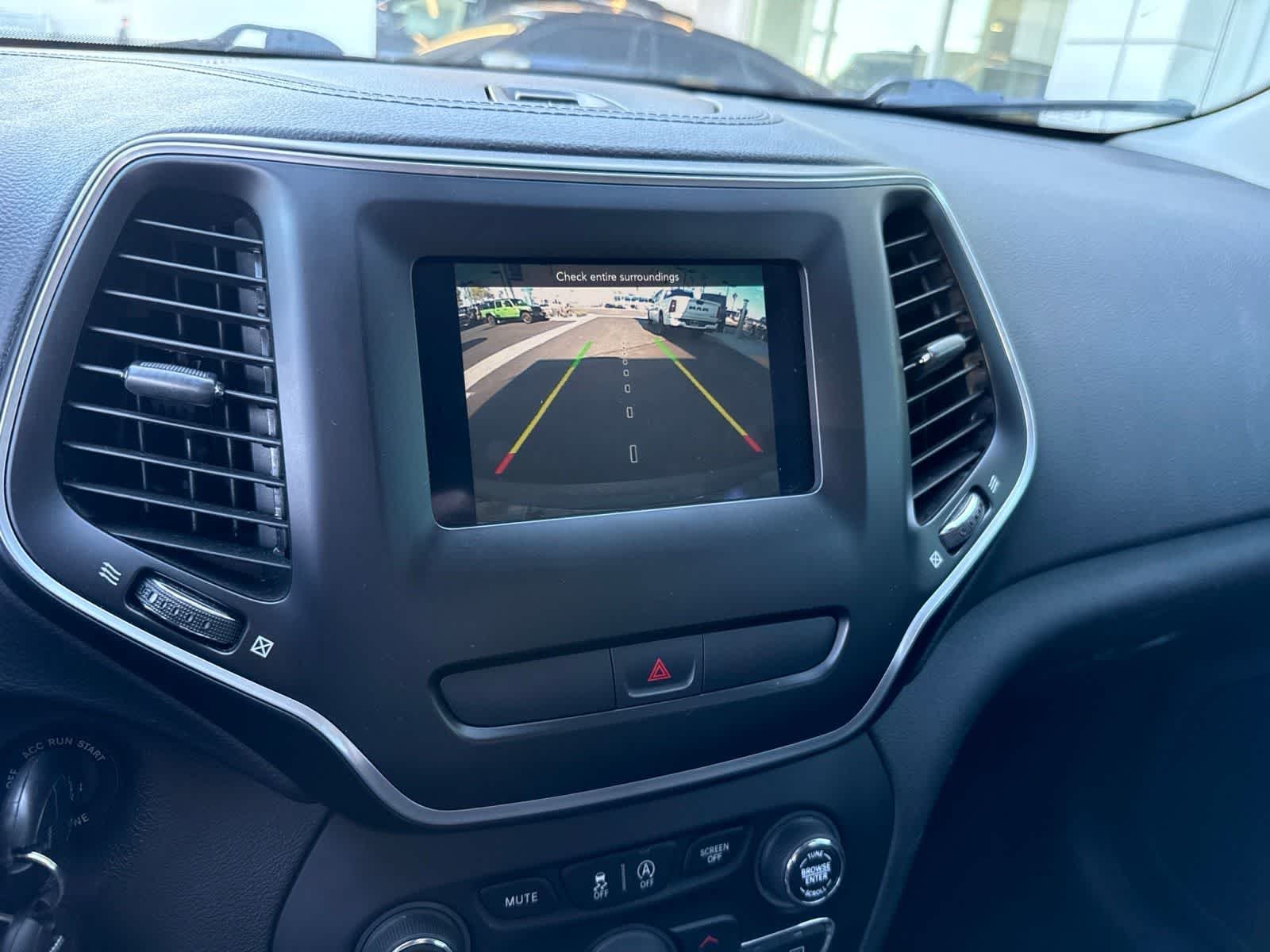 Used 2019 Diamond Black Crystal Pearlcoat Jeep Latitude image 26