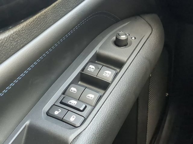 New 2026 Hydro Blue Pearl-Coat Exterior Paint Jeep Latitude image 27