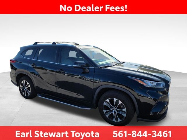 Used 2020 Black Toyota XLE image 2