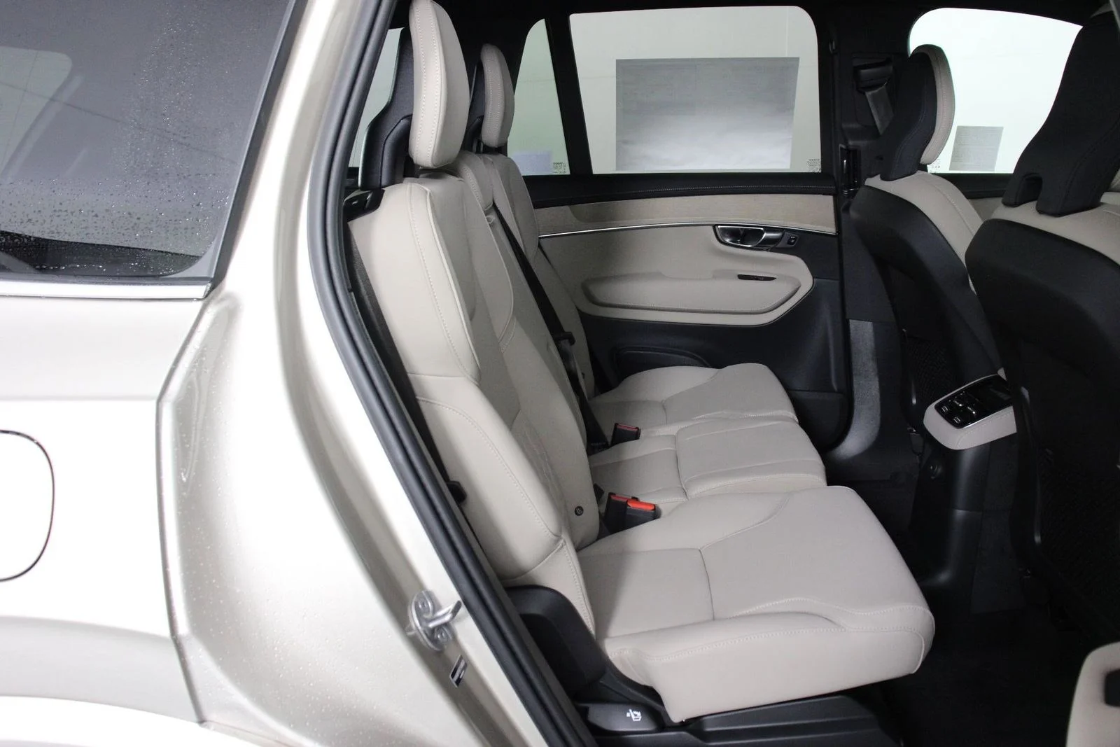 New 2026  Volvo T8 Plus image 11