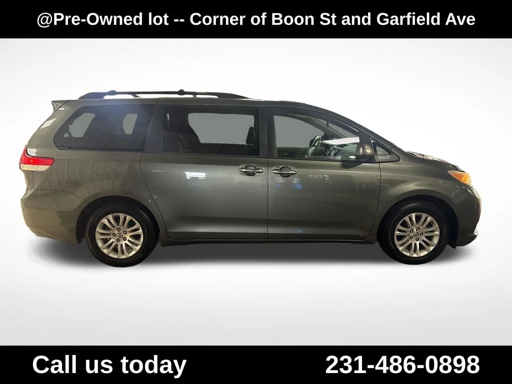 Used 2013 Green Toyota XLE image 6