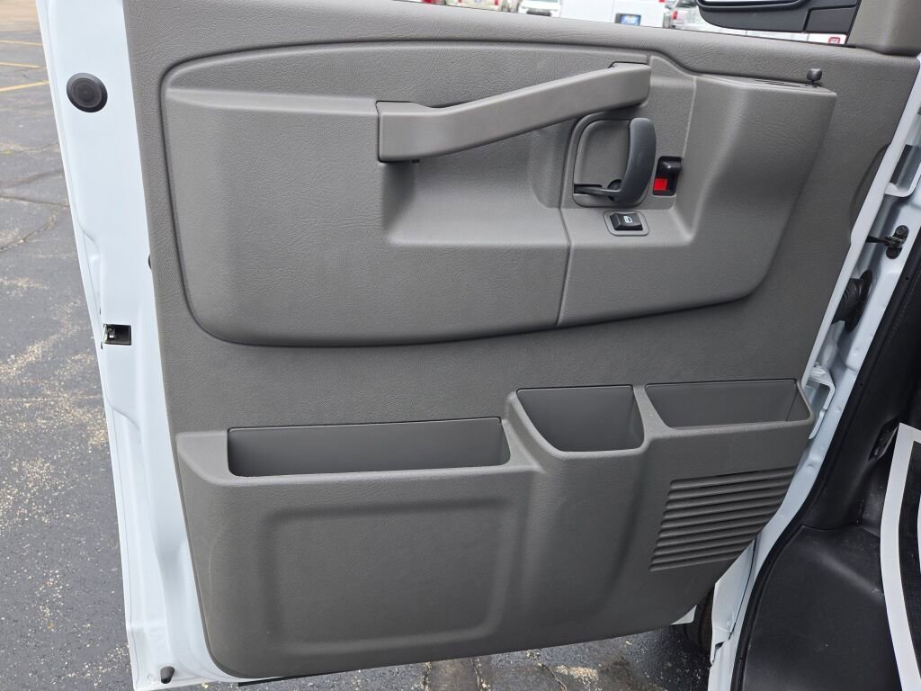 2025 Chevrolet Express Cargo Work Van - Photo 17