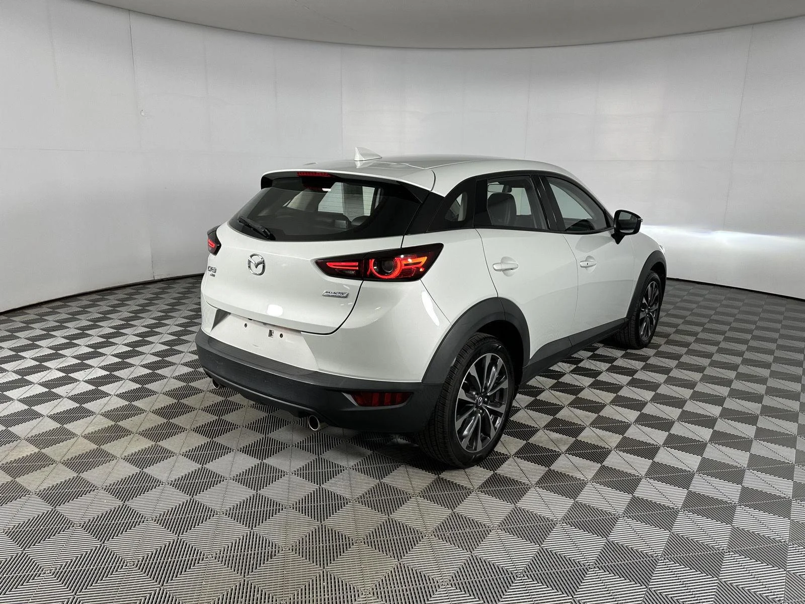 Used 2019 Ceramic Metallic Mazda Touring image 29