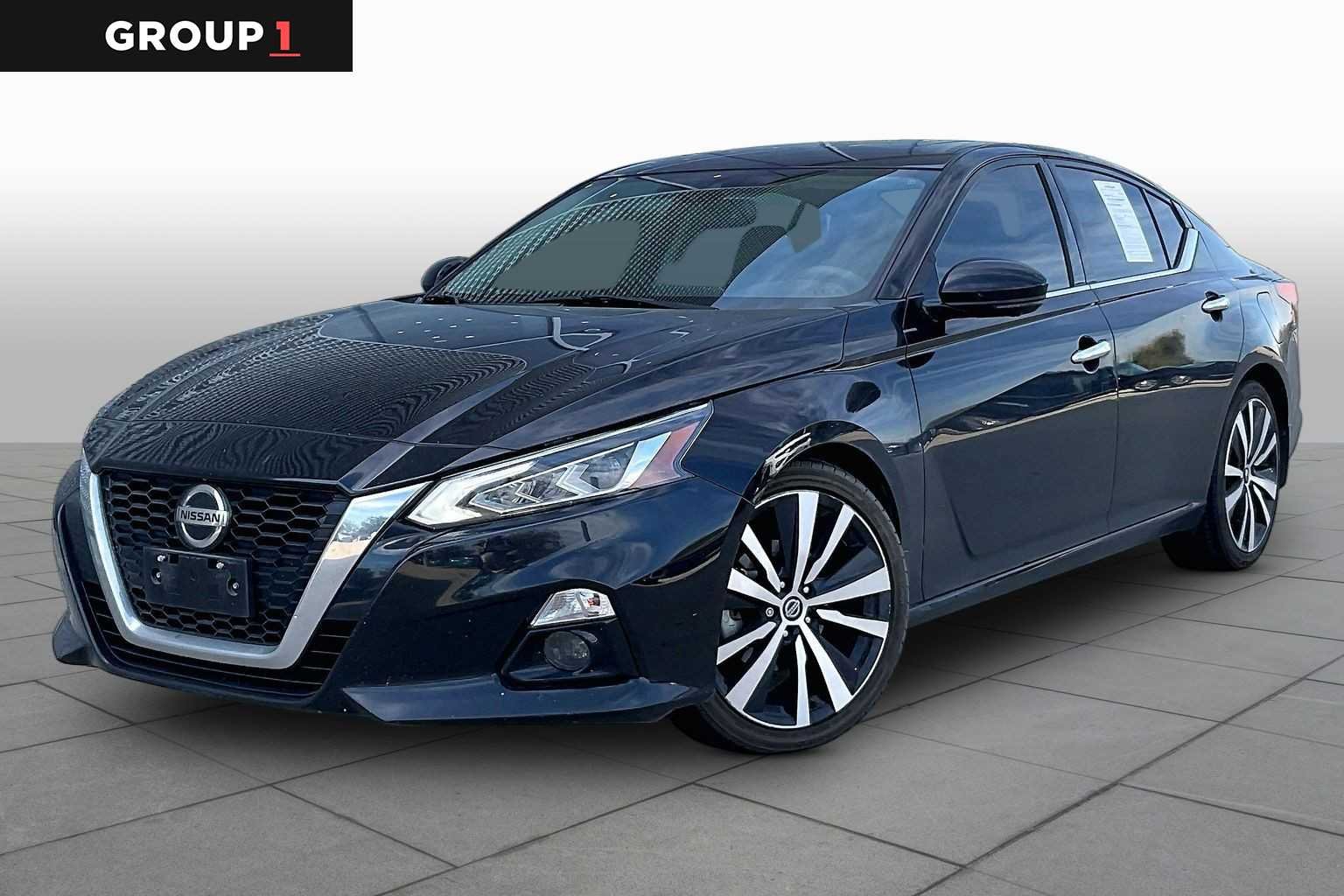 Used 2020 Super Black Nissan 2.5 Platinum image 1