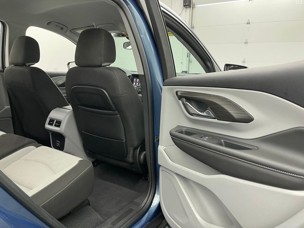 Used 2024 Downpour Metallic GMC SLE image 30