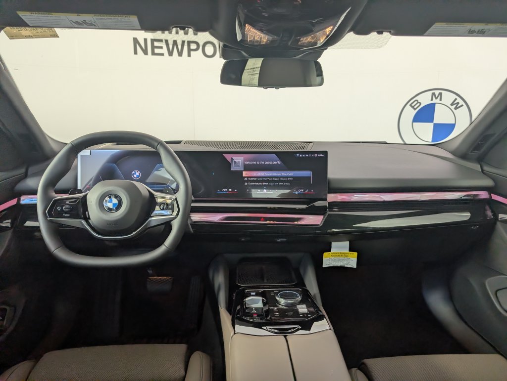 Used 2027 Black BMW 530i xDrive image 18