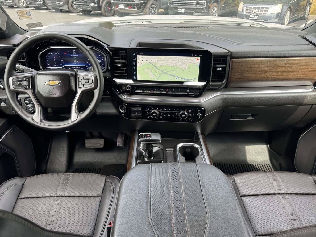 Used 2025 Beige Chevrolet High Country image 3