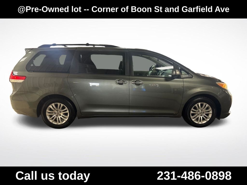 Used 2013 Green Toyota XLE image 6