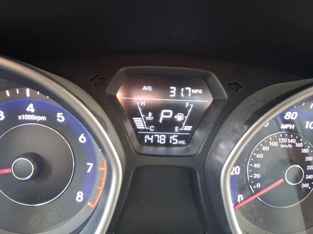 Used 2015 White Hyundai SE image 12