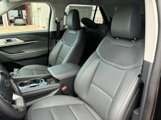 New 2026 Agate Black Metallic Ford Active image 8
