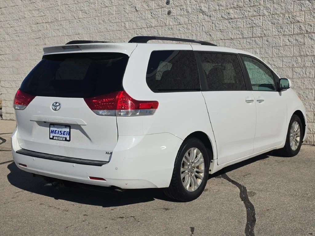 Used 2012 White Toyota XLE image 13