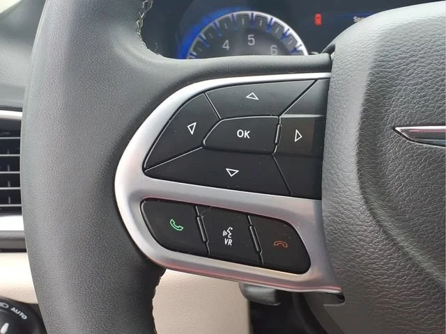 Used 2024 Black Chrysler Touring L image 13