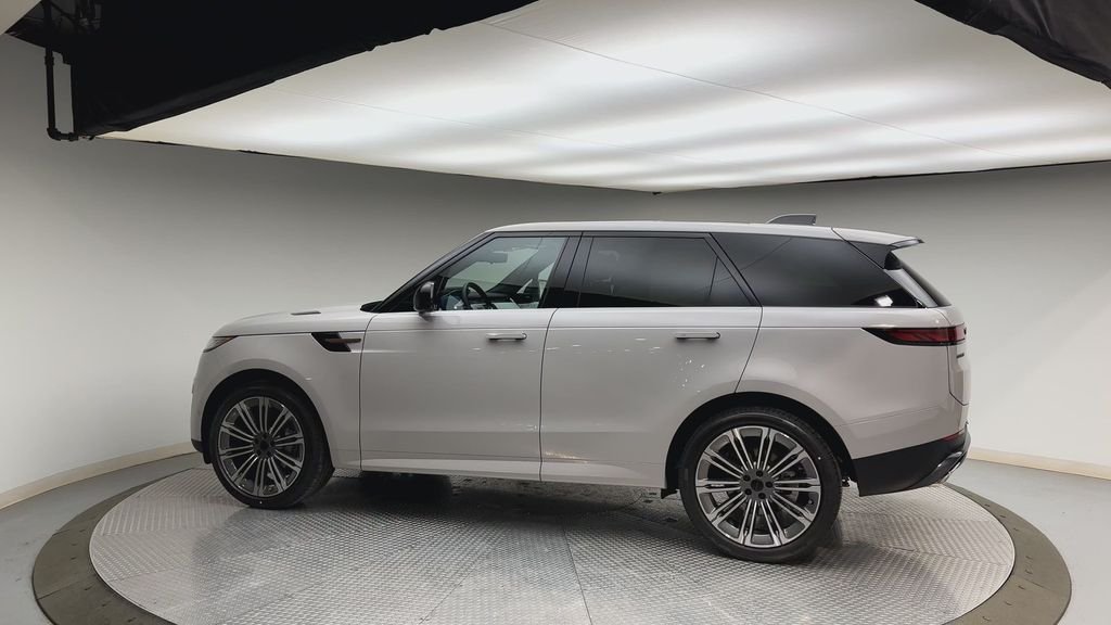 2026 Land Rover Range Rover Sport SE