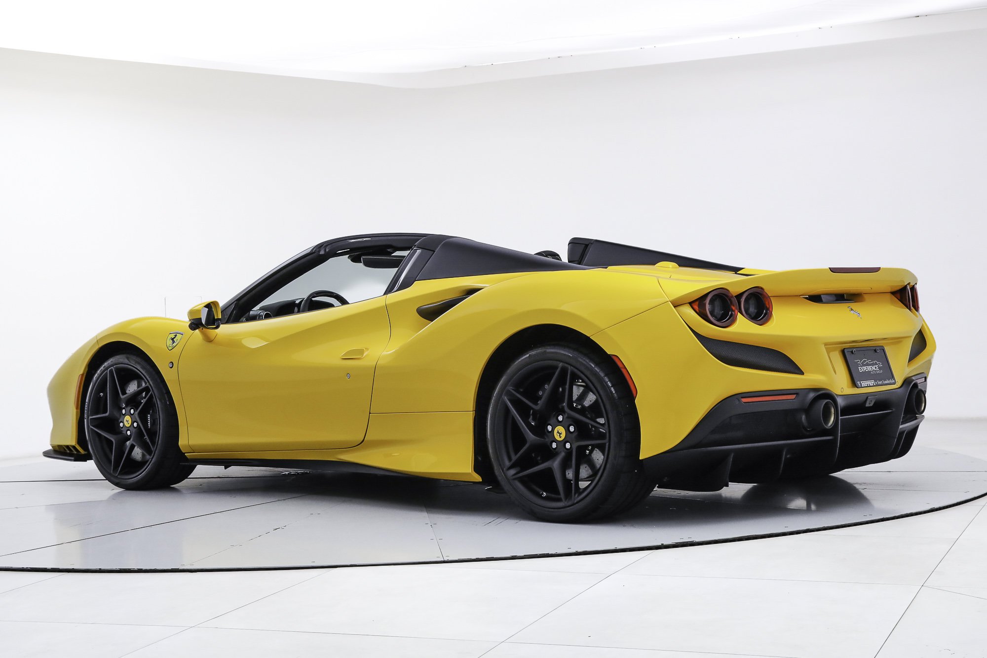 Used 2022 Yellow Ferrari  image 3