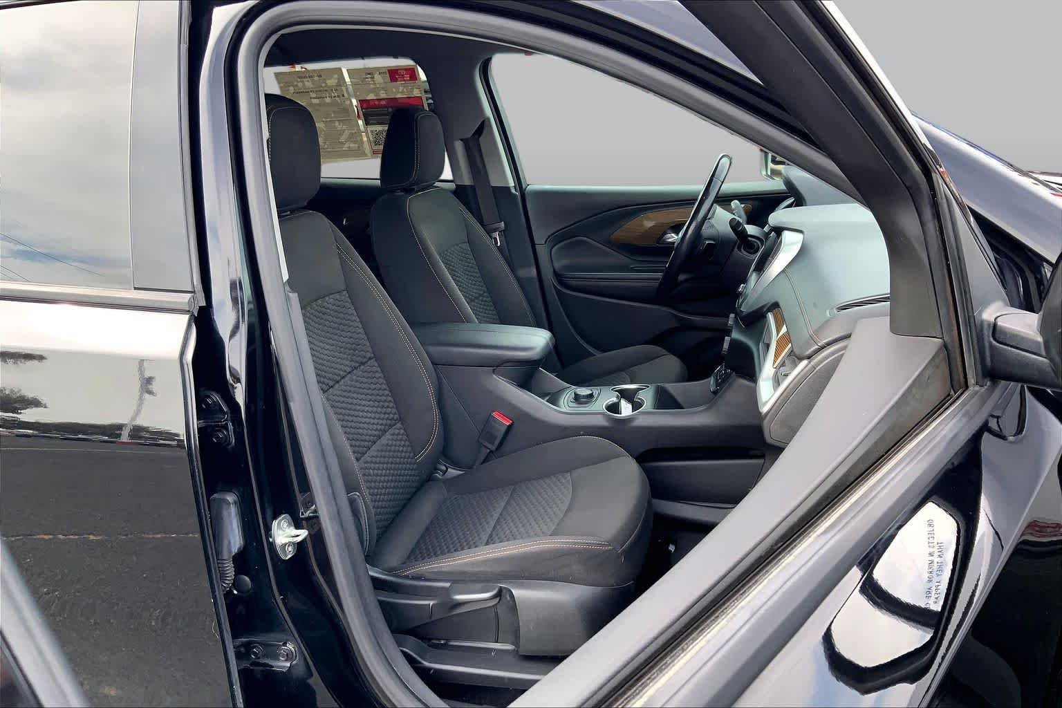 Used 2019 Ebony Twilight Metallic GMC SLE image 9