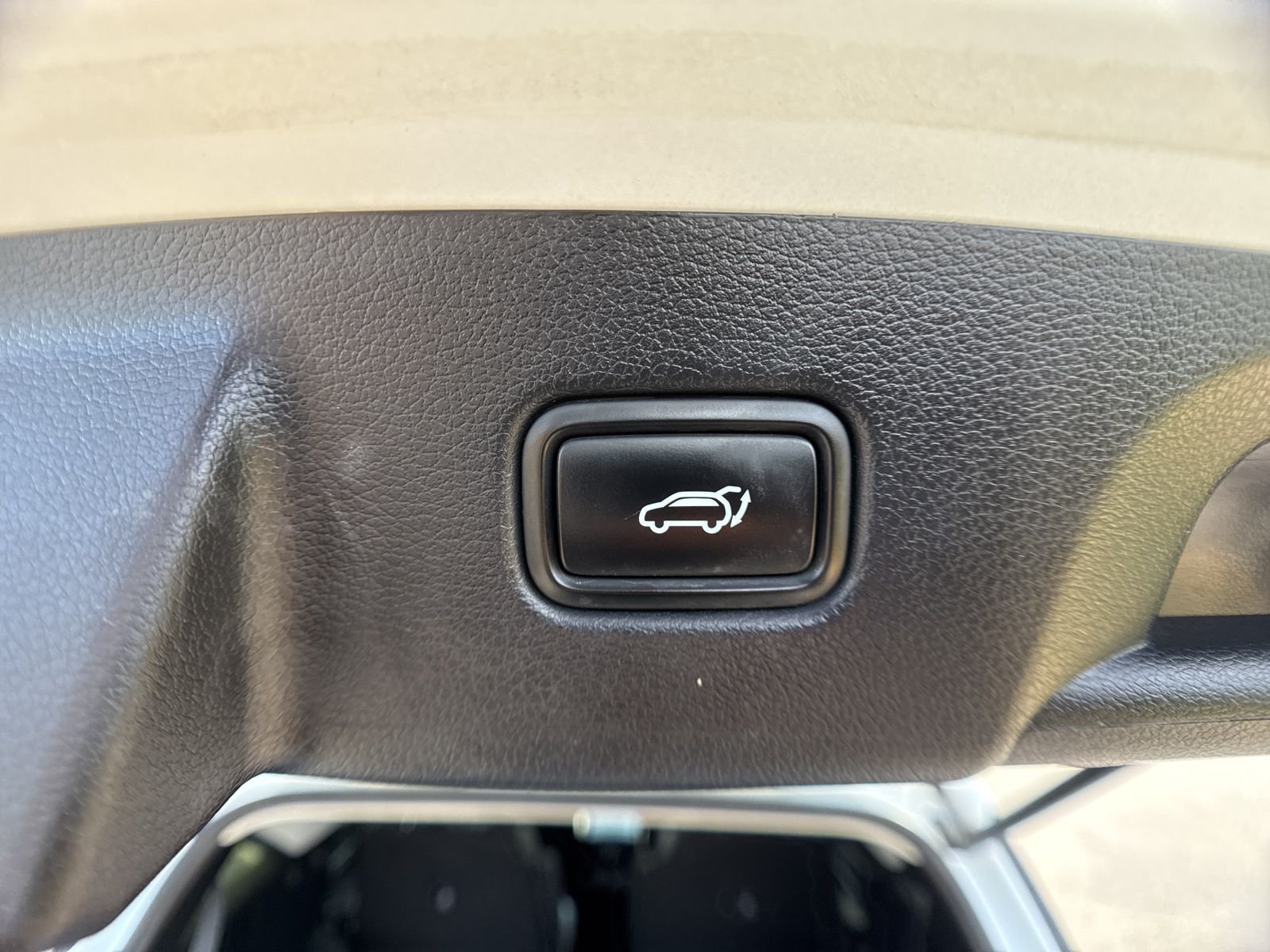 Used 2023 White Hyundai SEL image 23